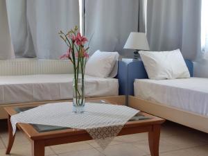 Posedenie v ubytovaní Dora's House comfortable apartment with a yard and view