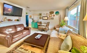 Posezení v ubytování Rent The Crafty Mermaid - West Palm Beach