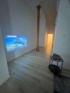 a room with a table and a picture on the wall at Zentrale & flexible Unterkunft II in Wilhelmshaven