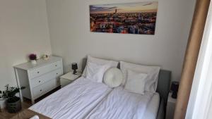Łóżko lub łóżka w pokoju w obiekcie Apartament Rynek 40m2 Wrocław Stare Miasto