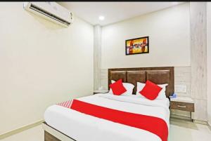 เตียงในห้องที่ Hotel BKC Annex