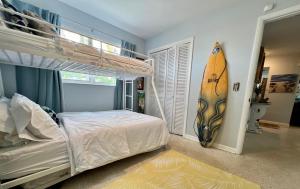 Postel nebo postele na pokoji v ubytování Rent The Crafty Mermaid - West Palm Beach