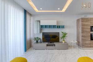 Posezení v ubytování Stunning 3BR home just off the promenade by 360 Estates