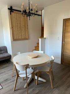 a dining room with a white table and chairs at Escapade en Baiocensis in Villiers-le-Sec