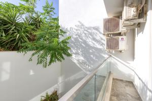 Balkón nebo terasa v ubytování Stunning 3BR home just off the promenade by 360 Estates