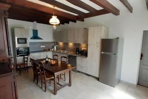 Kuchyň nebo kuchyňský kout v ubytování La maison de Maitre Meunier