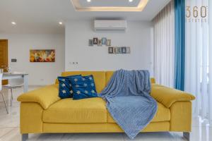 Posezení v ubytování Stunning 3BR home just off the promenade by 360 Estates