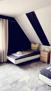 a bed in a room with a ceiling at IIA Apartments in Warzen