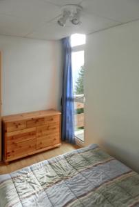 Ένα ή περισσότερα κρεβάτια σε δωμάτιο στο Appartement de 3 chambres avec piscine partagee balcon et wifi a Allevard