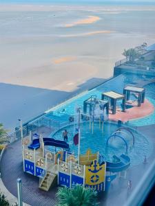 Bazén v ubytování Imperium Residence Kuantan Seaview CozyCorner nebo v jeho okolí