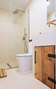 a bathroom with a toilet and a sink and a shower at Nomad Home in Huerta de Vero