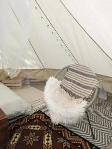 Postel nebo postele na pokoji v ubytování Glamping Grindhuset