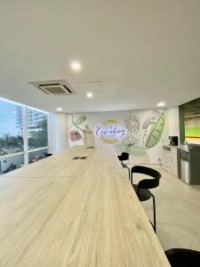 a conference room with a large wooden table in the middle at 5El apartamento que todos quieren in Santa Marta +32 photos