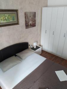 Ένα ή περισσότερα κρεβάτια σε δωμάτιο στο Room Rada