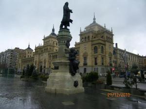 a statue in front of a large building at Apartamento en Panaderos in Valladolid