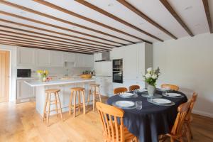 Η κουζίνα ή μικρή κουζίνα στο Kingfisher Cottage