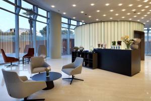 A seating area at Eurostars Torre Sevilla