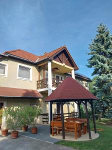 Budova, v ktorej sa ubytovanie bed & breakfast nachádza