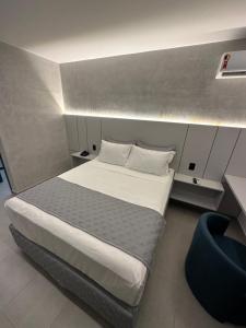 Llit o llits en una habitació de 232 Concept Hotel