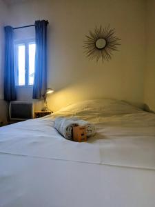a bedroom with a white bed with a box on it at Ambiance moderne in Roanne