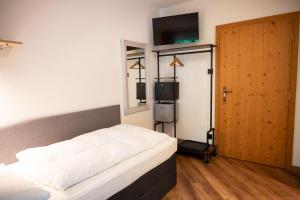 TV a/nebo společenská místnost v ubytování Bed & Breakfast Goldener Stiefel