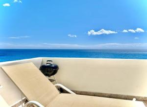Vue générale sur la mer ou vue sur la mer prise depuis l'appartement