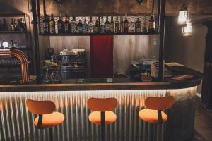 Lounge o bar area sa Ostello Bello Genova