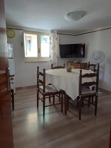 A television and/or entertainment centre at La dimora di nonna Giuseppa