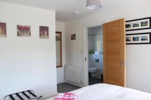 Postel nebo postele na pokoji v ubytování Coom Cottage