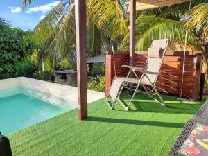 Πισίνα στο ή κοντά στο Maison de 2 chambres avec piscine partagee jacuzzi et jardin clos a Sainte Rose a 3 km de la plage