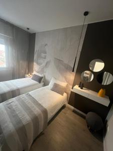 a hotel room with two beds and a lamp at Mia house a 7 minuti dalla metro in Pioltello +97 photos