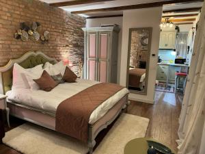 a bedroom with a bed with a brick wall at Studio Rezistenta in Făgăraş