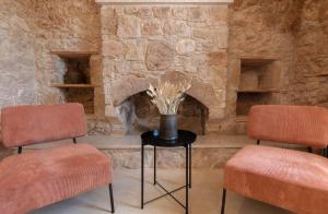 Posezení v ubytování Phaedrus Living Olive Grove Luxury Villa