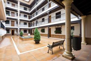 an empty courtyard with a bench in a building at Entre la Alhambra y Sierra Nevada in Monachil