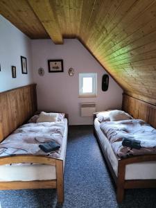 Postel nebo postele na pokoji v ubytování Chata Rybná 18