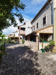 Budova, kde se apartmán nachází + 113 fotografií