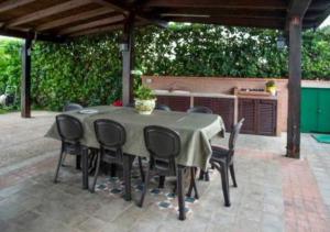 a table and chairs on a patio with a kitchen at casa Maruzza in Casteldaccia +4 photos