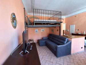 A seating area at Amber Apartment