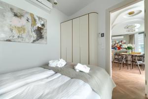 En eller flere senge i et værelse på Your Holidays Waves D1081 + 42 billeder