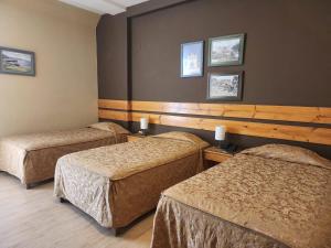 Postel nebo postele na pokoji v ubytování Hotel El Brujo Centro Histórico + 34 fotografií