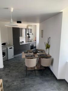 Kuchyň nebo kuchyňský kout v ubytování Le Dauphiné + 2 fotografie