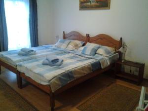 Postel nebo postele na pokoji v ubytování Retro Panzió