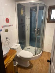 ห้องน้ำของ Cómoda cabaña con hermosa vista