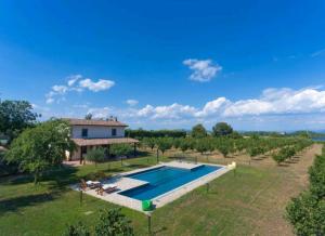 an aerial view of a villa with a swimming pool at Domus Nirale in Bagnoregio