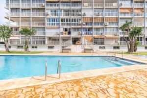 Basen w obiekcie Albatros 12-8 Sea Views Levante Beach lub w pobliżu