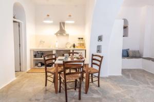 a kitchen and dining room with a table and chairs at Light Blue House - Kato Kleisma in Káto Klísma