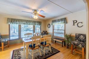 Fotografie z fotogalerie ubytování Prairie Creek Cabin w/Hot tub v destinaci Rapid City