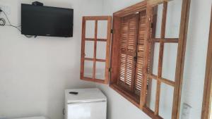 TV a/nebo společenská místnost v ubytování Pousada & Camping Recanto dos Anjos Azuis