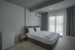 a bedroom with a large bed and a window at Birpa Kundu Hotel in Lara +40 photos