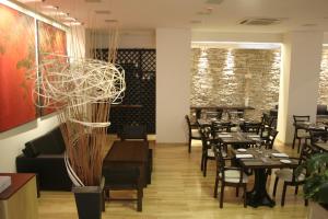 Um restaurante ou outro lugar para comer em Villaggio Hotel Boutique